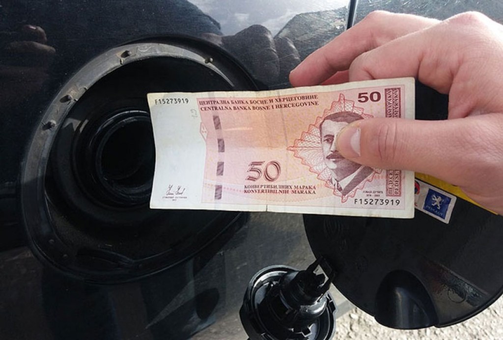 U FBiH poskupio benzin, dizel pojeftinio U FBiH poskupio benzin, dizel pojeftinio