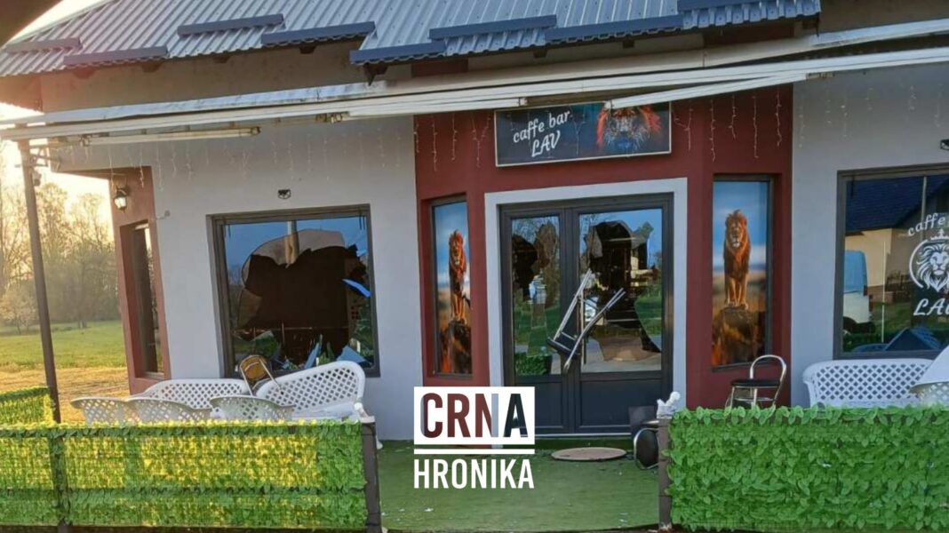 Uprkos demoliranoj kafani, gazda se odlučio za muziku uživo Uprkos demoliranoj kafani, gazda se odlučio za muziku uživo