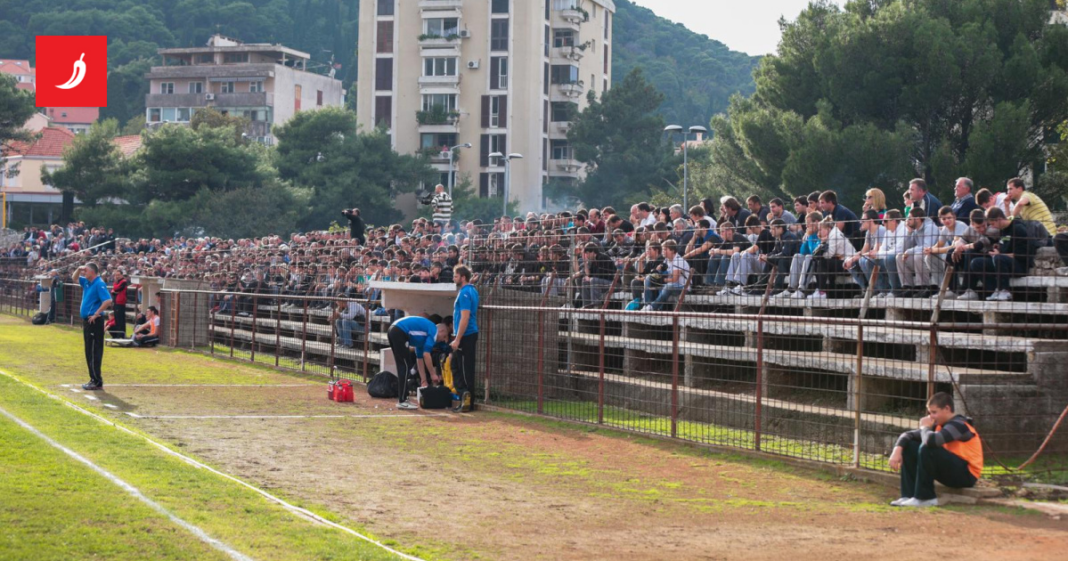 Urušio se dio tribine dubrovačkog stadiona, jedna osoba ozlijeđena Urušio se dio tribine dubrovačkog stadiona, jedna osoba ozlijeđena