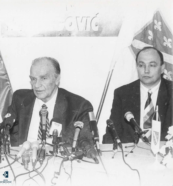 ANATOMIJA RASKOLA (VII): Izetbegović je Bičakčiću stavio metu na čelo kad ga je proglasio svojim nasljednikom ANATOMIJA RASKOLA (VII): Izetbegović je Bičakčiću stavio metu na čelo kad ga je proglasio svojim nasljednikom