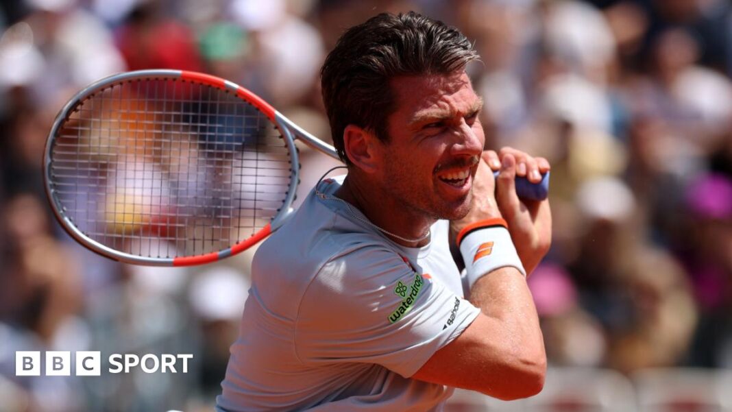 Cameron Norrie: Britanski broj jedan gubi na Italian Openu od Thiaga Agustina Tirantea Cameron Norrie watches his shot, with his racquet behind his body