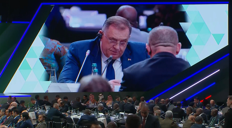 Dodik u Moskvi poručio Rusima: Potpuno dijelimo vaše mišljenje o militarizaciji Njemačke i podmuklosti Velike Britanije, one moraju biti zaustavljene – Istraga .ba Dodik u Moskvi poručio Rusima: Potpuno dijelimo vaše mišljenje o militarizaciji Njemačke i podmuklosti Velike Britanije, one moraju biti zaustavljene - Istraga .ba