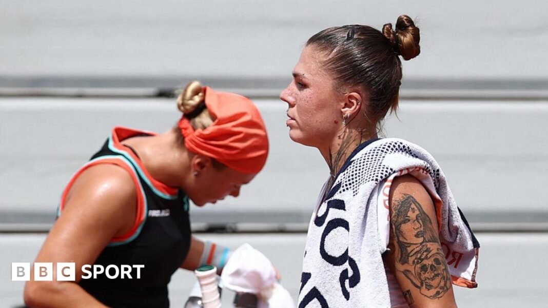 French Open 2026: Ukrajinka Oleksandra Oliynykova udvostručila je kritike na račun Ruskinje Diane Shnaider nakon napetog meča Rolan Garosa Diana Shnaider and Oleksandra Oliynykova at a change of ends during their 2026 French Open match