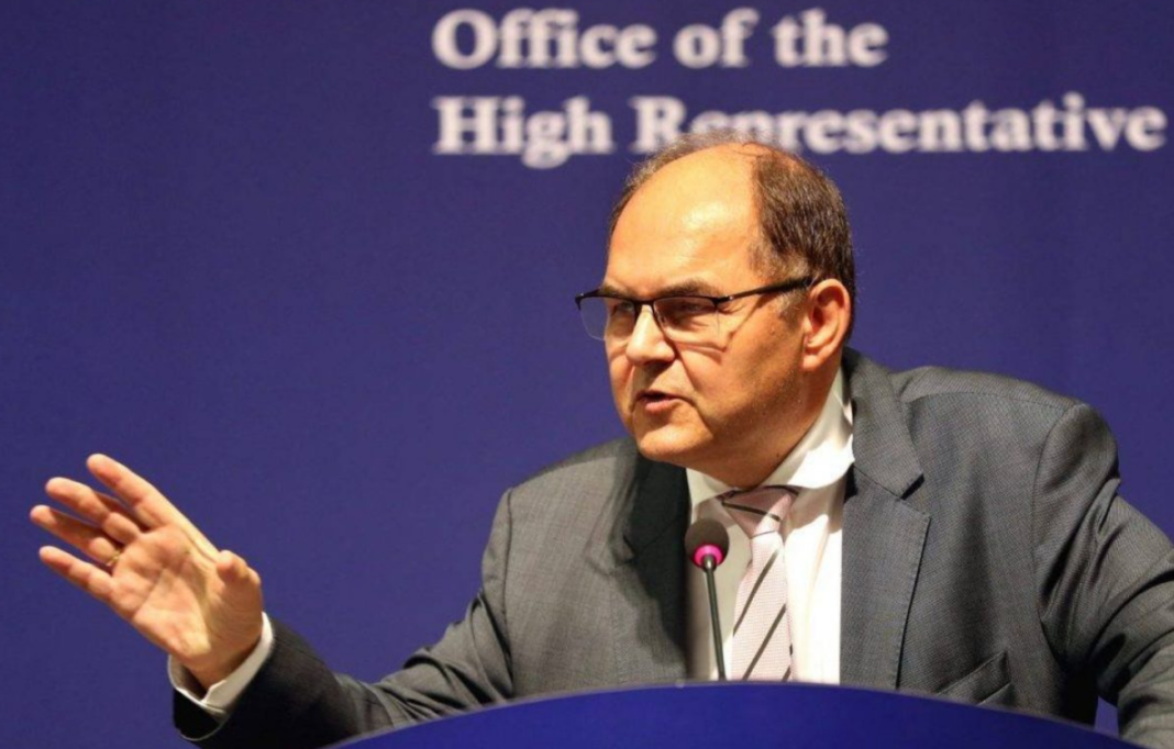 Kad o demokratiji govori onaj ko je prekršio Ustav: Schmidt slavi ‘istinski glas građana’!? – Istraga .ba schmidt