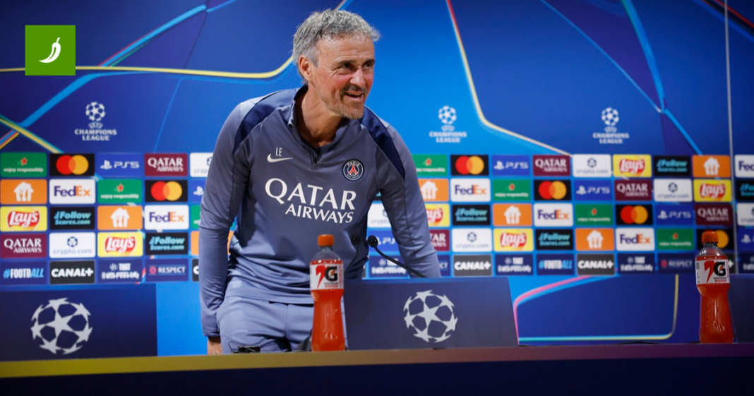 Luis Enrique napravio scenu na kraju presice. Pljeskao je novinarima Luis Enrique napravio scenu na kraju presice. Pljeskao je novinarima