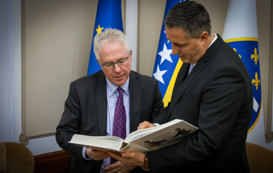 Murphyjev pokušaj da iz zagrobnog života pomogne svojoj siročadi – Istraga .ba Murphyjev pokušaj da iz zagrobnog života pomogne svojoj siročadi - Istraga .ba
