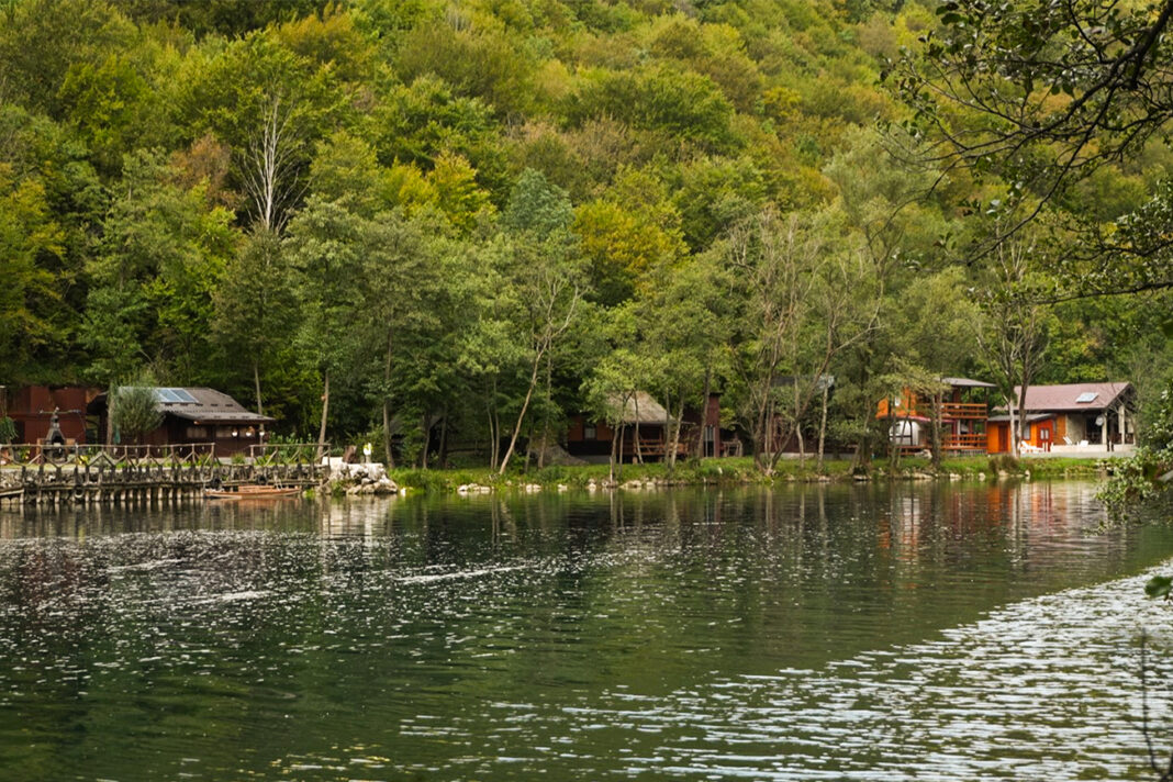 Nacionalni park Una − bespravni graditelji moćniji od države Tok Une između Dvoslapa i Troslapa je jedan od najljepših dijelova krajiške „jedne jedine“ (Foto: CIN)