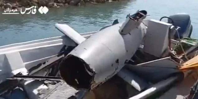 Objavljeni snimci drona kojeg su Iranci oborili tokom noći iznad Hormuškog moreuza Objavljeni snimci drona kojeg su Iranci oborili tokom noći iznad Hormuškog moreuza