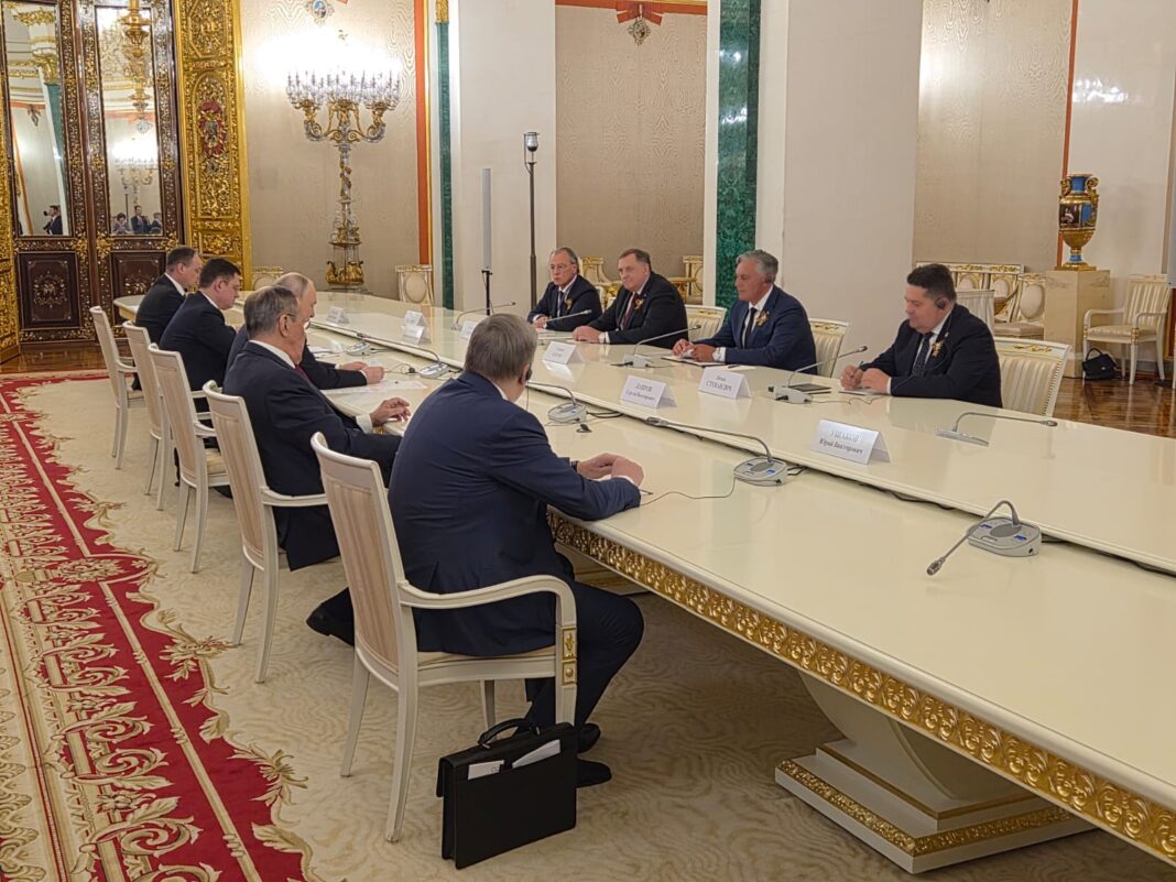 Putin na sastanku sa delegacijom RS-a kazao da je uvjeren u nastavak partnerstva: Karan govorio o istinskom prijateljstvu Srba i Rusa – Istraga .ba Putin na sastanku sa delegacijom RS-a kazao da je uvjeren u nastavak partnerstva: Karan govorio o istinskom prijateljstvu Srba i Rusa - Istraga .ba