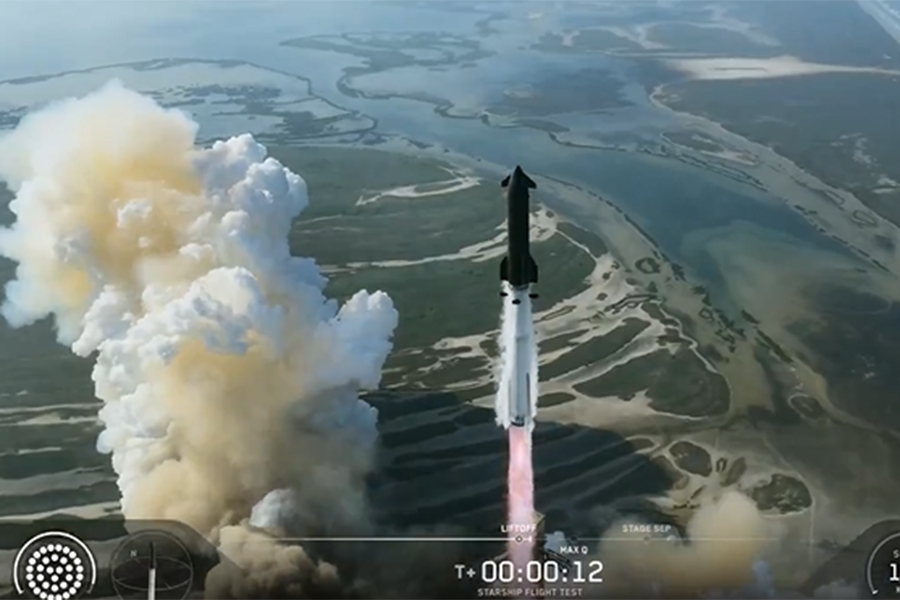 ZABRINUTI POGLEDI U NEBO: Kompanija SpaceX Elona Muska lansirala dosad najveću raketu, nije sve išlo glatko… ZABRINUTI POGLEDI U NEBO: Kompanija SpaceX Elona Muska lansirala dosad najveću raketu, nije sve išlo glatko...