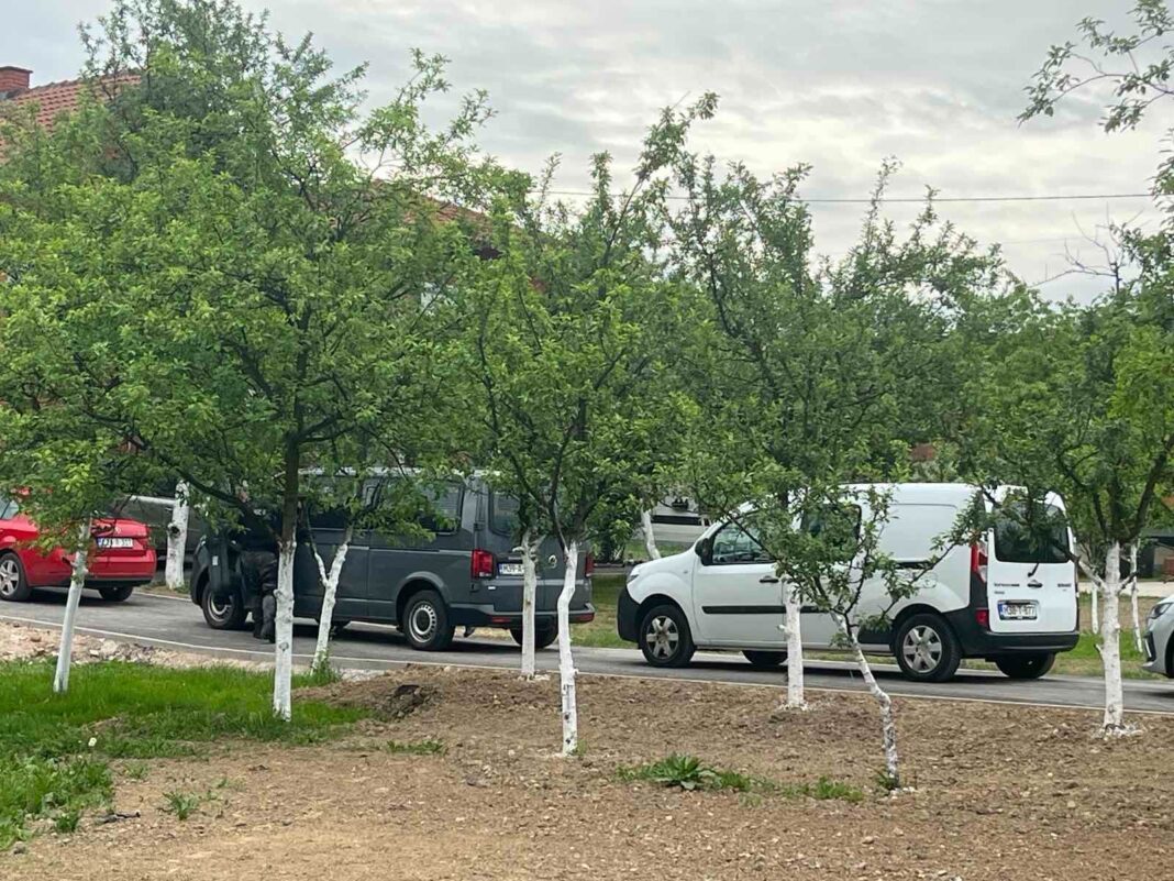 Zbog sumnje u zloupotrebu položaja: MUP-a TK vrši pretrese prostorija predsjedavajućeg Gradskog vijeća Živinice Najila Jusića (SDA) – Istraga .ba Zbog sumnje u zloupotrebu položaja: MUP-a TK vrši pretrese prostorija predsjedavajućeg Gradskog vijeća Živinice Najila Jusića (SDA) - Istraga .ba