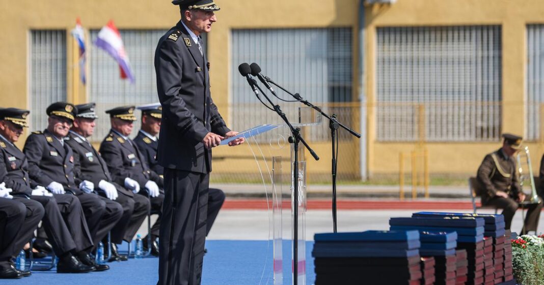 Slučaj Kundid: Čovjek od dva metra u središtu minskog polja. Milanović lijevo, Plenković desno Slučaj Kundid: Čovjek od dva metra u središtu minskog polja. Milanović lijevo, Plenković desno