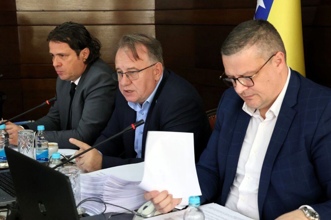 Federalna Vlada odlučila: Sena Šaranović bit će vanredna upravnica zeničke Željezare; propao Nikšićev plan da imenuje Damira Hadžića – Istraga .ba Federalna Vlada odlučila: Sena Šaranović bit će vanredna upravnica zeničke Željezare; propao Nikšićev plan da imenuje Damira Hadžića - Istraga .ba