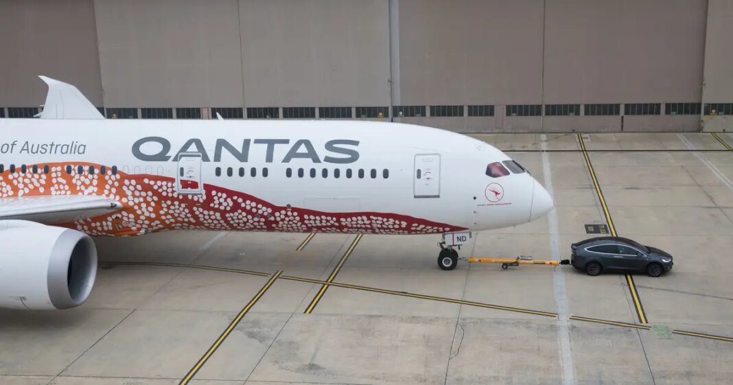 Qantasov ‘superdometni’ A350 prvi put poletio: Uskoro izravni letovi koji će trajati 22 sata Qantasov 'superdometni' A350 prvi put poletio: Uskoro izravni letovi koji će trajati 22 sata