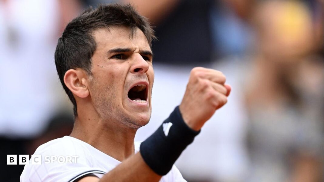 Queen's 2026: Rafael Jodar želi debi u Wimbledonu nakon jake sezone na šljaci Rafael Jodar celebrates a point