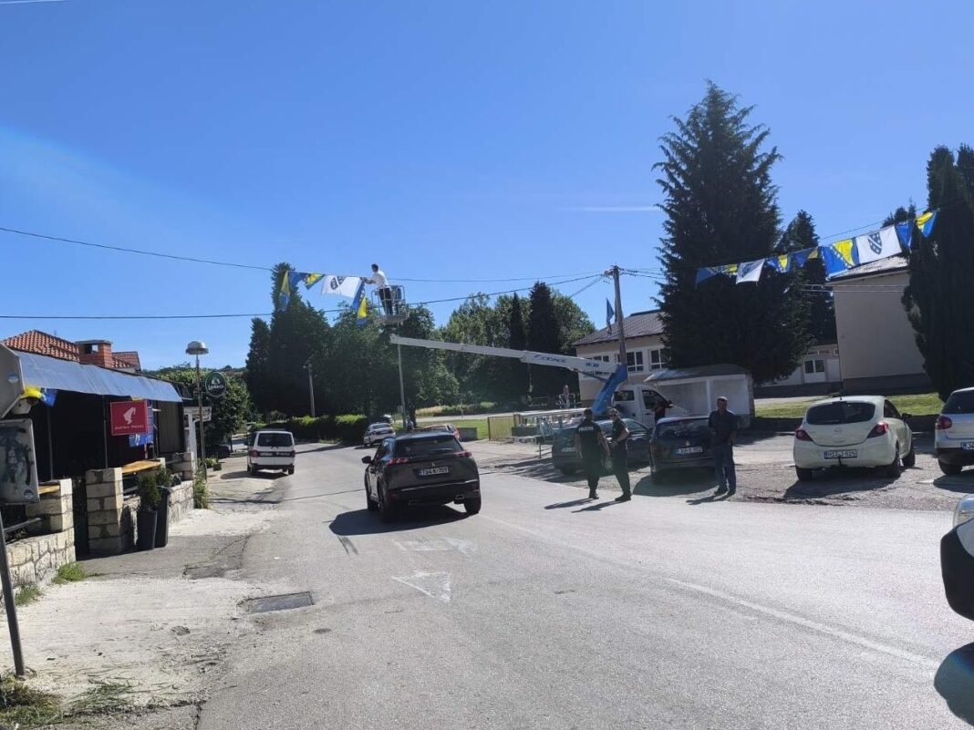 “Relaksacija” odnosa po HDZ-ovom modelu: EP HZHB uz pomoć policije u Čapljini uklonila 150 zastava BiH "Relaksacija" odnosa po HDZ-ovom modelu: EP HZHB uz pomoć policije u Čapljini uklonila 150 zastava BiH
