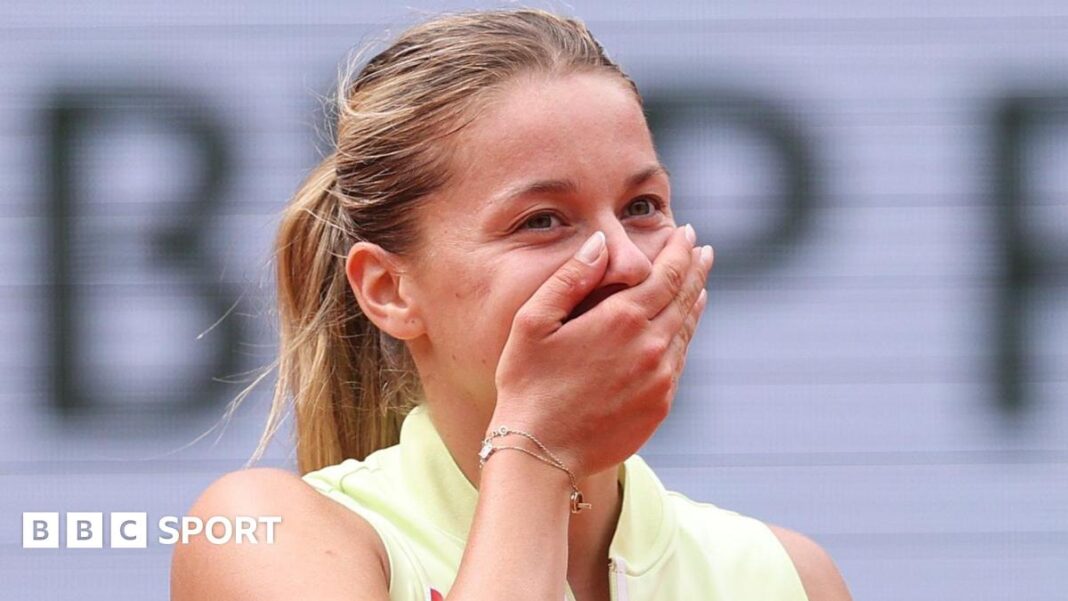 Rezultati French Opena 2026.: Maja Chwalinska zapanjila Annu Kalinskaya i stigla do polufinala i nastavila trku iz snova Polish qualifier Maja Chwalinska covers her mouth with her hand after completing victory over Anna Kalinskaya