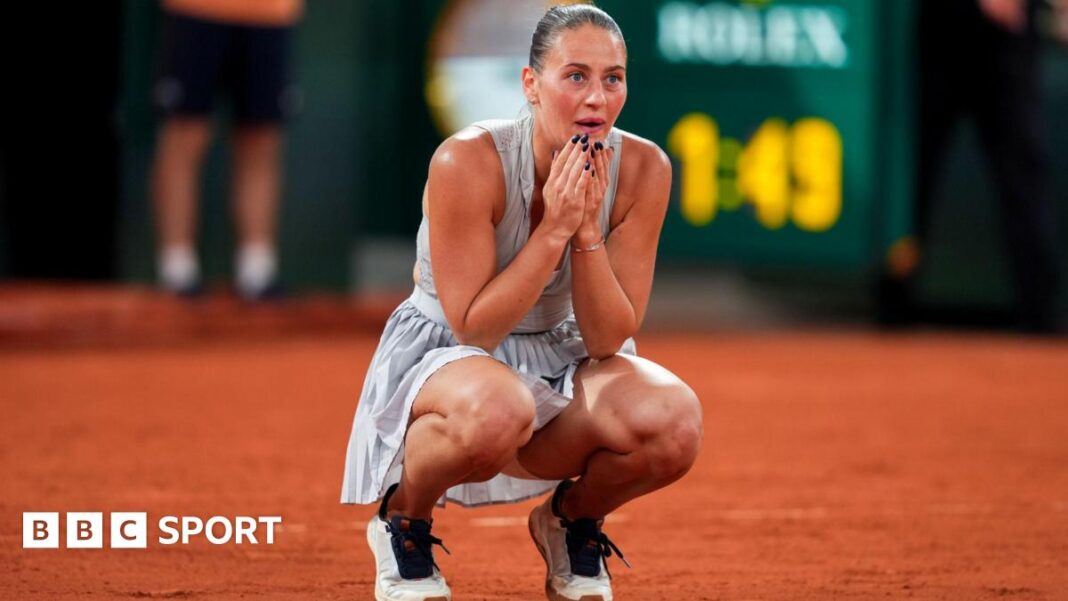 Rezultati French Opena 2026: Marta Kostyuk pobijedila Elinu Svitolinu i posvetila meč Ukrajini Marta Kostyuk crouches down with her hands on her face after completing victory over Elina Svitolina