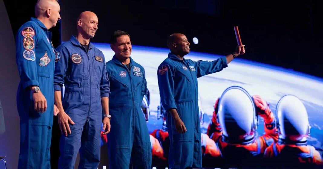 Tko će idući na Mjesec? U misiji Artemis III sudjeluje astronaut koji se zamalo u svemiru utopio Tko će idući na Mjesec? U misiji Artemis III sudjeluje astronaut koji se zamalo u svemiru utopio