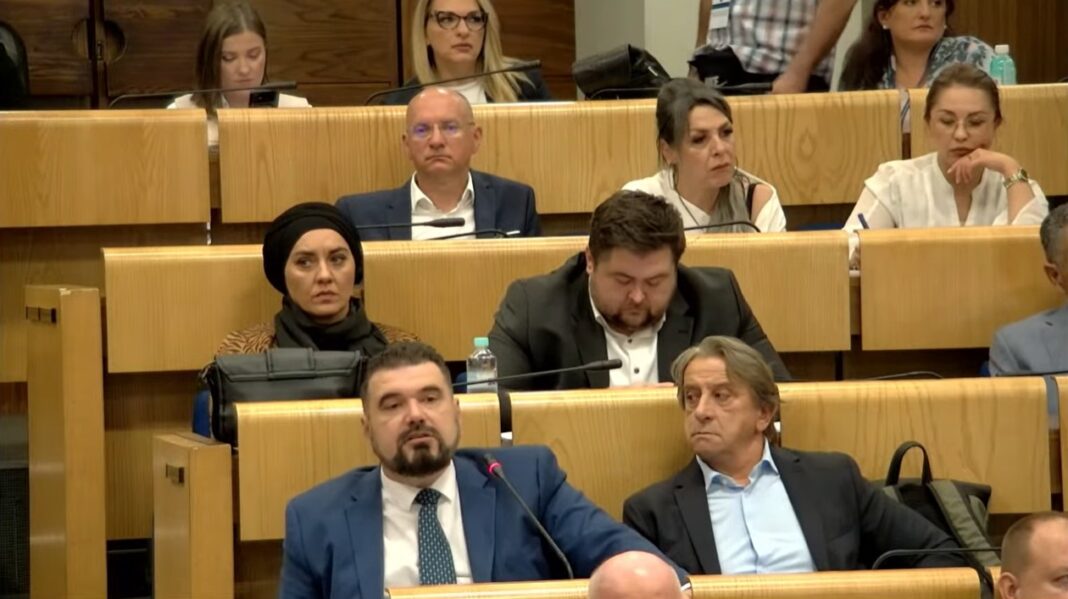 Usvojen Prijedlog zakona o vanrednoj upravi u Novoj Željezari Zenica: Većinski vlasnici kompanije optužili Vladu FBiH za “otimačinu privatne imovine” i najavili tužbe – Istraga .ba Usvojen Prijedlog zakona o vanrednoj upravi u Novoj Željezari Zenica: Većinski vlasnici kompanije optužili Vladu FBiH za “otimačinu privatne imovine” i najavili tužbe - Istraga .ba