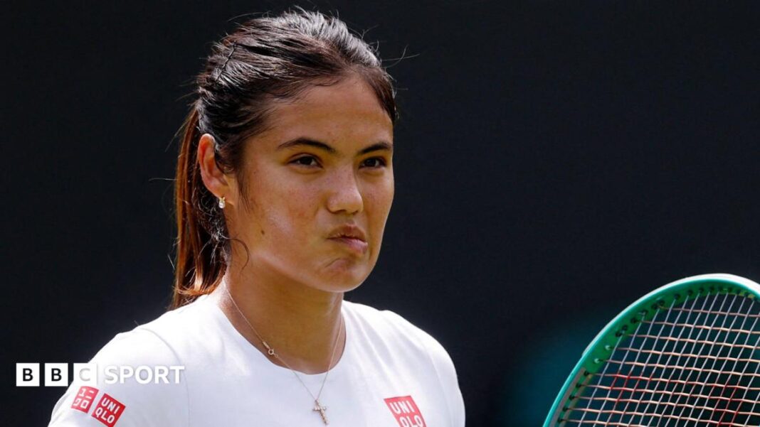 Wimbledon 2026: Emma Raducanu prekida trening u All England Clubu Emma Raducanu chews her lip during practice at Wimbledon