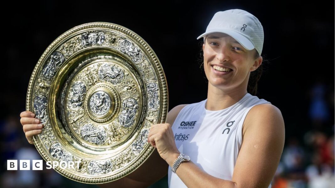 Wimbledon 2026: Novčana nagrada će se povećati za 20% na 64,2 miliona funti Iga Swiatek poses with the Wimbledon trophy