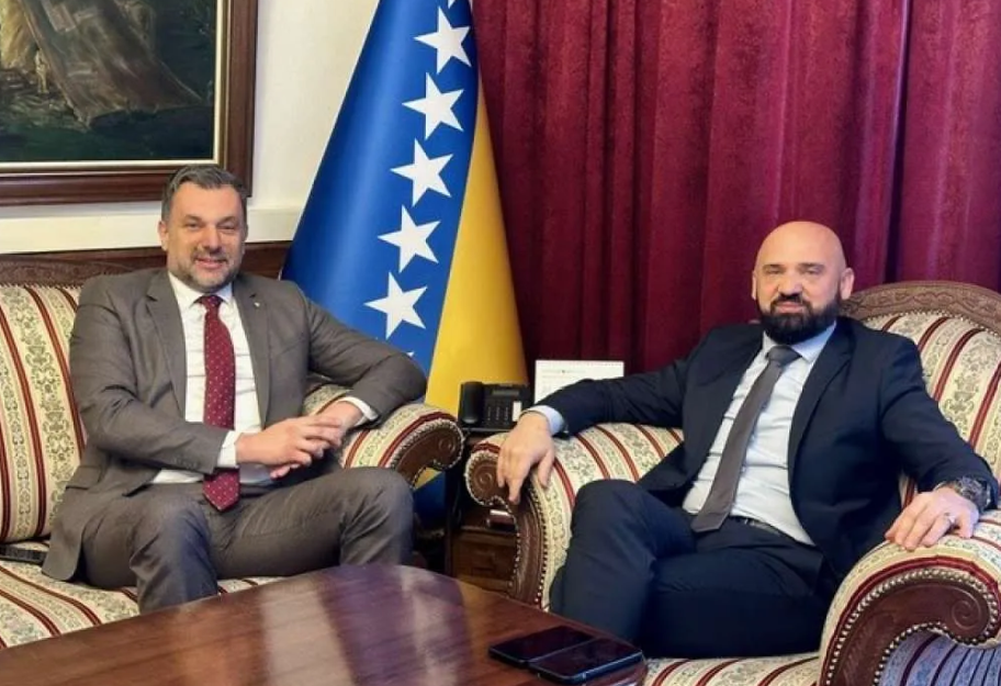 Zašto je Faćo u pritvoru, a Ramo nije: Konakovićev štićenik Isak uhvaćen u krivičnom djelu falsificiranja, hoće li biti istrage? – Istraga .ba Zašto je Faćo u pritvoru, a Ramo nije: Konakovićev štićenik Isak uhvaćen u krivičnom djelu falsificiranja, hoće li biti istrage? - Istraga .ba