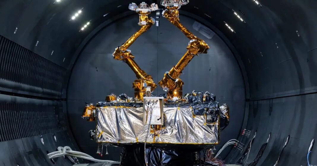 Novi američki svemirski robot ima ruke kojima može popraviti satelite i ‘rušiti’ neprijateljske Novi američki svemirski robot ima ruke kojima može popraviti satelite i 'rušiti' neprijateljske