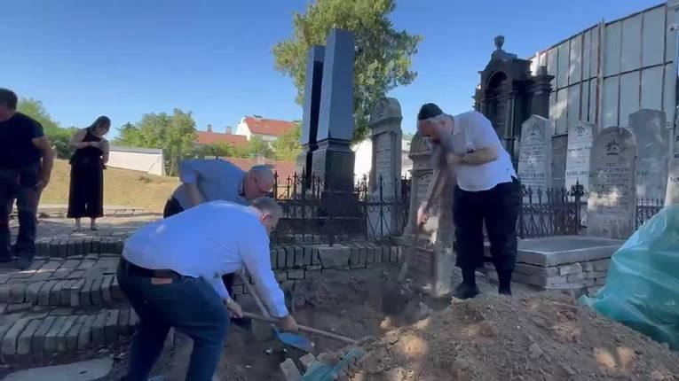 POSAO DOGOVORILA ŽELJKA CVIJANOVIĆ: Posmrtni ostaci djeda i bake utemeljitelja cionizma Theodora Herzla iz Beograda sele u Jerusalem POSAO DOGOVORILA ŽELJKA CVIJANOVIĆ: Posmrtni ostaci djeda i bake utemeljitelja cionizma Theodora Herzla iz Beograda sele u Jerusalem