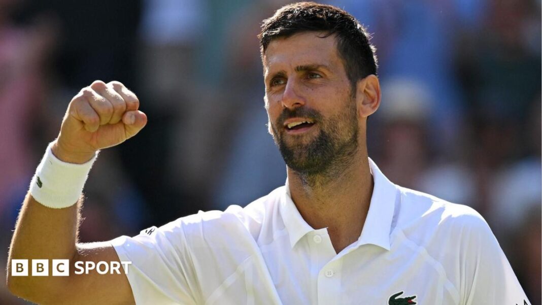Rezultati Vimbldona 2026.: Novak Đoković se borio protiv Artura Rinderkneha da bi izjednačio rekord pobeda Rodžera Federera, JannikSinner preko Jannik Sinner points his finger to his ear