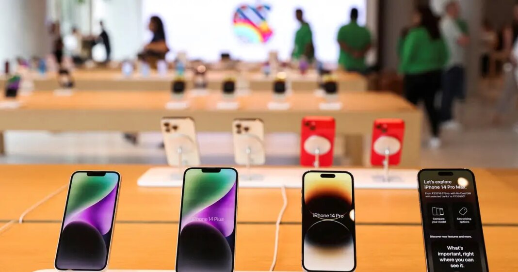 Sklopivi iPhone Ultra mogao bi koštati i do 3000 dolara? Apple ih naručuje čak 10 milijuna Sklopivi iPhone Ultra mogao bi koštati i do 3000 dolara? Apple ih naručuje čak 10 milijuna