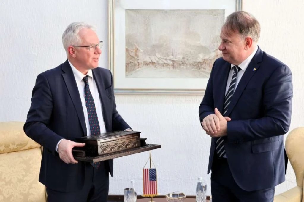 U žrvnju Murphyjevog zakona: Moralna i politička dezintegracija Trojke – Istraga .ba U žrvnju Murphyjevog zakona: Moralna i politička dezintegracija Trojke - Istraga .ba