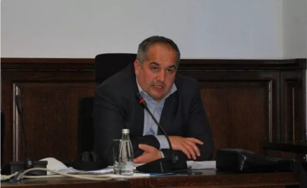 Zbog skrivanja prijave za ratne zločine protiv Dragana Čovića: Ured disciplinskog tužioca podnio tužbu protiv državnog tužioca Ćazima Hasanspahića – Istraga .ba Cazim