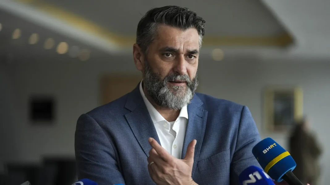 Zvornička policija poziva saradnike Memorijalnog centra Srebrenica na saslušanje: Na udaru branitelji ljudskih prava i bošnjačka zajednica u Srebrenici – Istraga .ba Zvornička policija poziva saradnike Memorijalnog centra Srebrenica na saslušanje: Na udaru branitelji ljudskih prava i bošnjačka zajednica u Srebrenici - Istraga .ba