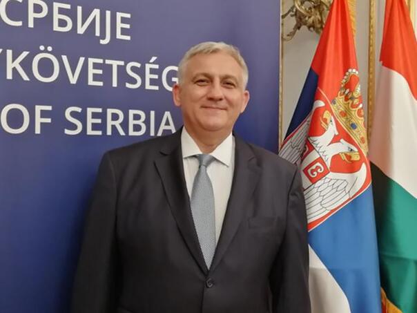 Akcija SAJ-a na Palama: Specijalci MUP-a RS na pod bacili ambasadora Srbije u BiH Ivona Todorova. “Nastradao” i počasni konzul Bangladeša Akcija SAJ-a na Palama: Specijalci MUP-a RS na pod bacili ambasadora Srbije u BiH Ivona Todorova. "Nastradao" i počasni konzul Bangladeša
