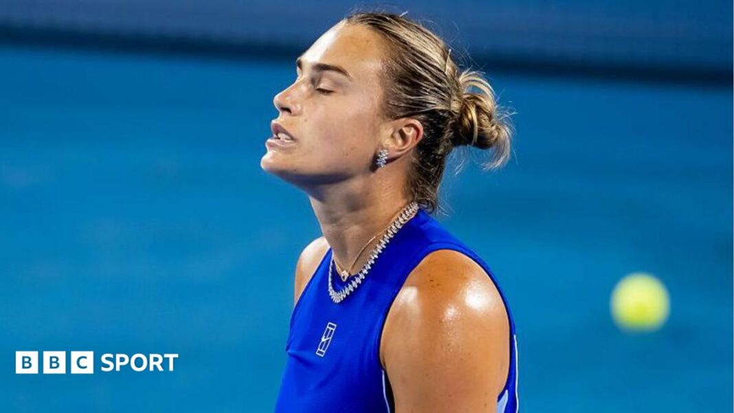 Cincinnati Open: Prvi nosilac Aryna Sabalenka zapanjena Sarom Bejlek u četvrtom kolu Aryna Sabalenka reacts to a point against Sara Bejlek