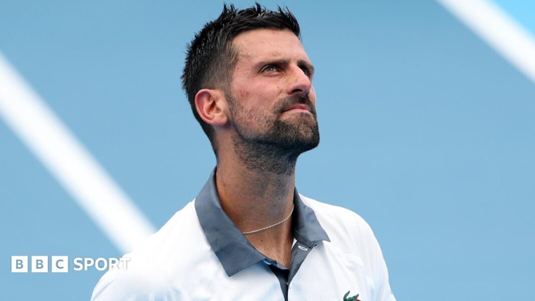 Dokumentarac Novaka Đokovića: Tenis je sjajan u tome što sam ‘sam sam sebi najveći sumnjičav’ i detinjstvo koje je oblikovalo njegovu karijeru Novak Djokovic looks upwards during his Cincinnati Open match