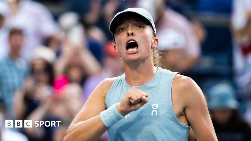 Finale Canadian Opena: Iga Swiatek pobijedila Elenu Rybakinu i osvojila prvu WTA titulu u sezoni Iga Swiatek punches her chest in celebration