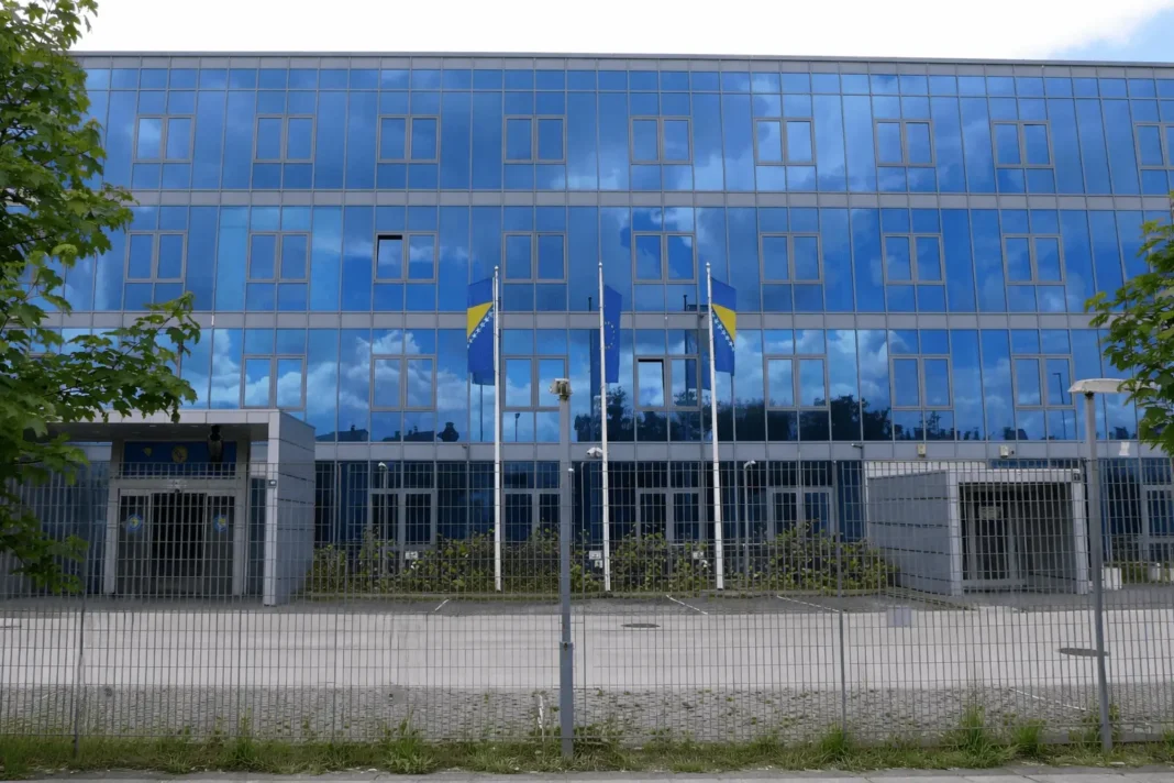 Hakovan email servis Službe za poslove sa strancima: Ukradeni korisnički podaci uposlenika – Istraga .ba Hakovan email servis Službe za poslove sa strancima: Ukradeni korisnički podaci uposlenika - Istraga .ba