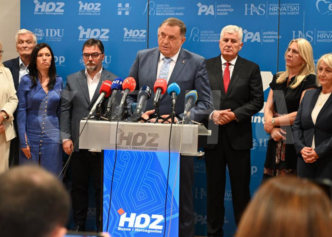 Lideri SNSD-a i HDZ-a dogovorili: Ukoliko Darjana Filipović i Željka Cvijanović uđu u Predsjedništvo BiH, Milorad Dodik će biti pomilovan! – Istraga .ba Lideri SNSD-a i HDZ-a dogovorili: Ukoliko Darjana Filipović i Željka Cvijanović uđu u Predsjedništvo BiH, Milorad Dodik će biti pomilovan! - Istraga .ba