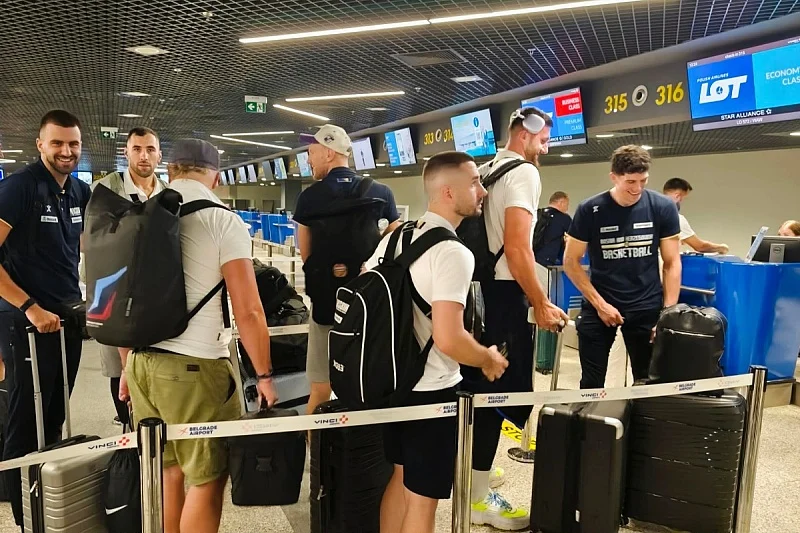 Nakon što je Milorad Dodik naredio Laziću da napusti saigrače: BIA i policija Srbije na aedoromu u Beogradu zadržali opremu košarkaške reprezentacije BiH. Bh. igrači u Litvaniji nemaju dresove ni patike i to manje od 24 sata prije utakmice! – Istraga .ba Nakon što je Milorad Dodik naredio Laziću da napusti saigrače: BIA i policija Srbije na aedoromu u Beogradu zadržali opremu košarkaške reprezentacije BiH. Bh. igrači u Litvaniji nemaju dresove ni patike i to manje od 24 sata prije utakmice! - Istraga .ba