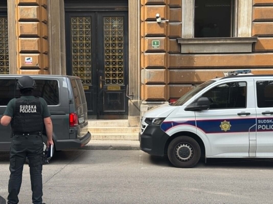 Općinski sud u Sarajevu odredio jednomjesečni pritvor Admiru Arnautoviću Šmrku, Sanelu Sejfoviću, Adnanu Magliću, Mirsadu Mujkiću i Hamzi Asotiću – Istraga .ba Općinski sud u Sarajevu odredio jednomjesečni pritvor Admiru Arnautoviću Šmrku, Sanelu Sejfoviću, Adnanu Magliću, Mirsadu Mujkiću i Hamzi Asotiću - Istraga .ba
