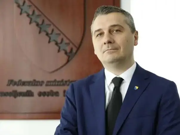 POSKOK pokrenuo istragu: Nerin Dizdar i još 14 osoba osumnjičeni za zloupotrebe u Fondu za zapošljavanje osoba s invaliditetom – Istraga .ba POSKOK pokrenuo istragu: Nerin Dizdar i još 14 osoba osumnjičeni za zloupotrebe u Fondu za zapošljavanje osoba s invaliditetom - Istraga .ba