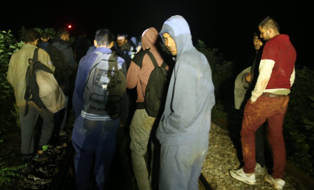 Sigurnosne agencije dobile informacije: Hrvatska na Željavi pravi imigracioni centar kako bi u BiH mogla ilegalno prebacivati migrante – Istraga .ba Sigurnosne agencije dobile informacije: Hrvatska na Željavi pravi imigracioni centar kako bi u BiH mogla ilegalno prebacivati migrante - Istraga .ba