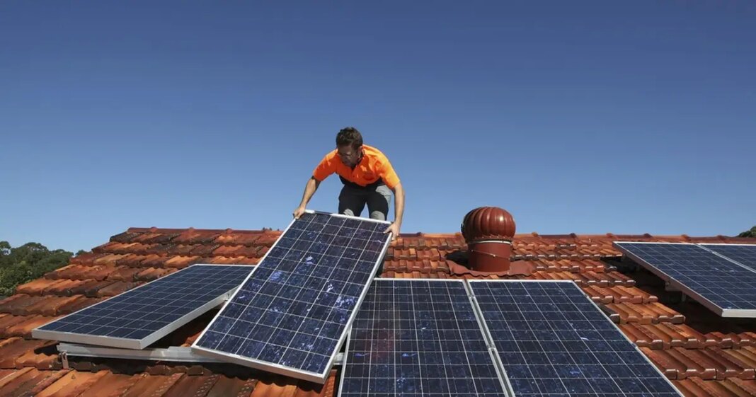 Solarna energija ruši rekorde po Britaniji: Stižu paneli za utičnicu Solarna energija ruši rekorde po Britaniji: Stižu paneli za utičnicu