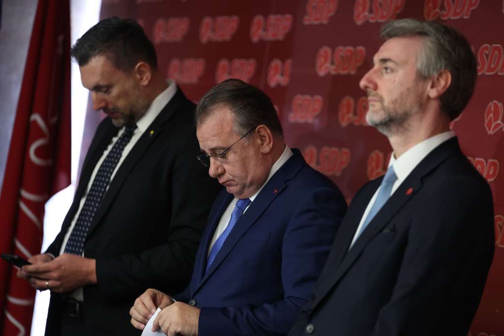 Trojka – orkestar koji svira himnu rušenja države! – Istraga .ba Trojka - orkestar koji svira himnu rušenja države! - Istraga .ba