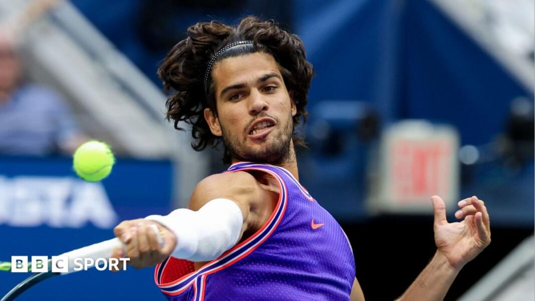 US Open 2026: Carlos Alcaraz je imao “nametljive misli” kada će se vratiti nakon povrede zgloba Carlos Alcaraz hits a return at the 2026 US Open