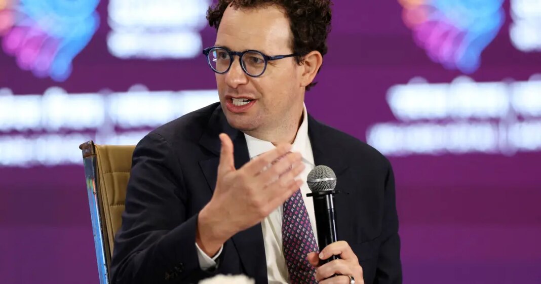 Direktor Anthropica traži da se ‘povuče ručna’ s umjetnom inteligencijom: ‘Alarmantno je’ Direktor Anthropica traži da se 'povuče ručna' s umjetnom inteligencijom: 'Alarmantno je'