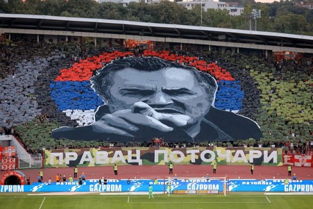 Genocidna koreografija: Na stadionu „Crvene zvezde“ poruka – „Pravac Potočari“ – Istraga .ba Genocidna koreografija: Na stadionu „Crvene zvezde“ poruka – „Pravac Potočari“ - Istraga .ba