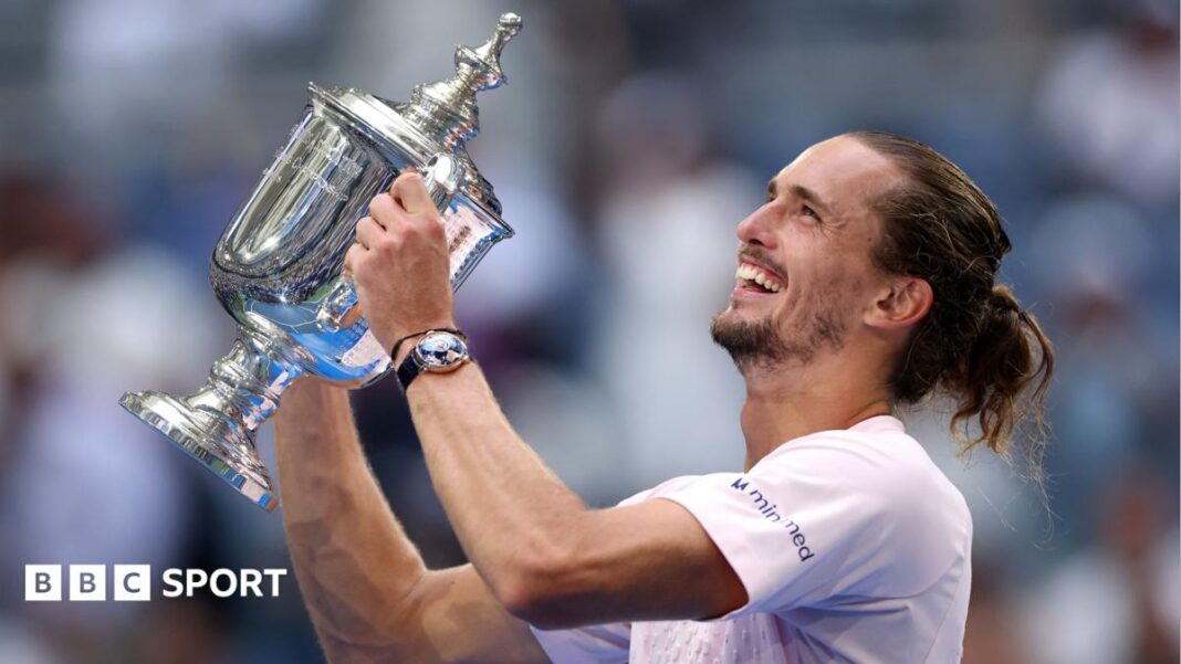 Rezultati US Opena 2026: Aleksandar Zverev pobijedio Bena Sheltona za drugu Grand Slam titulu Alexander Zverev celebrates with the US Open trophy